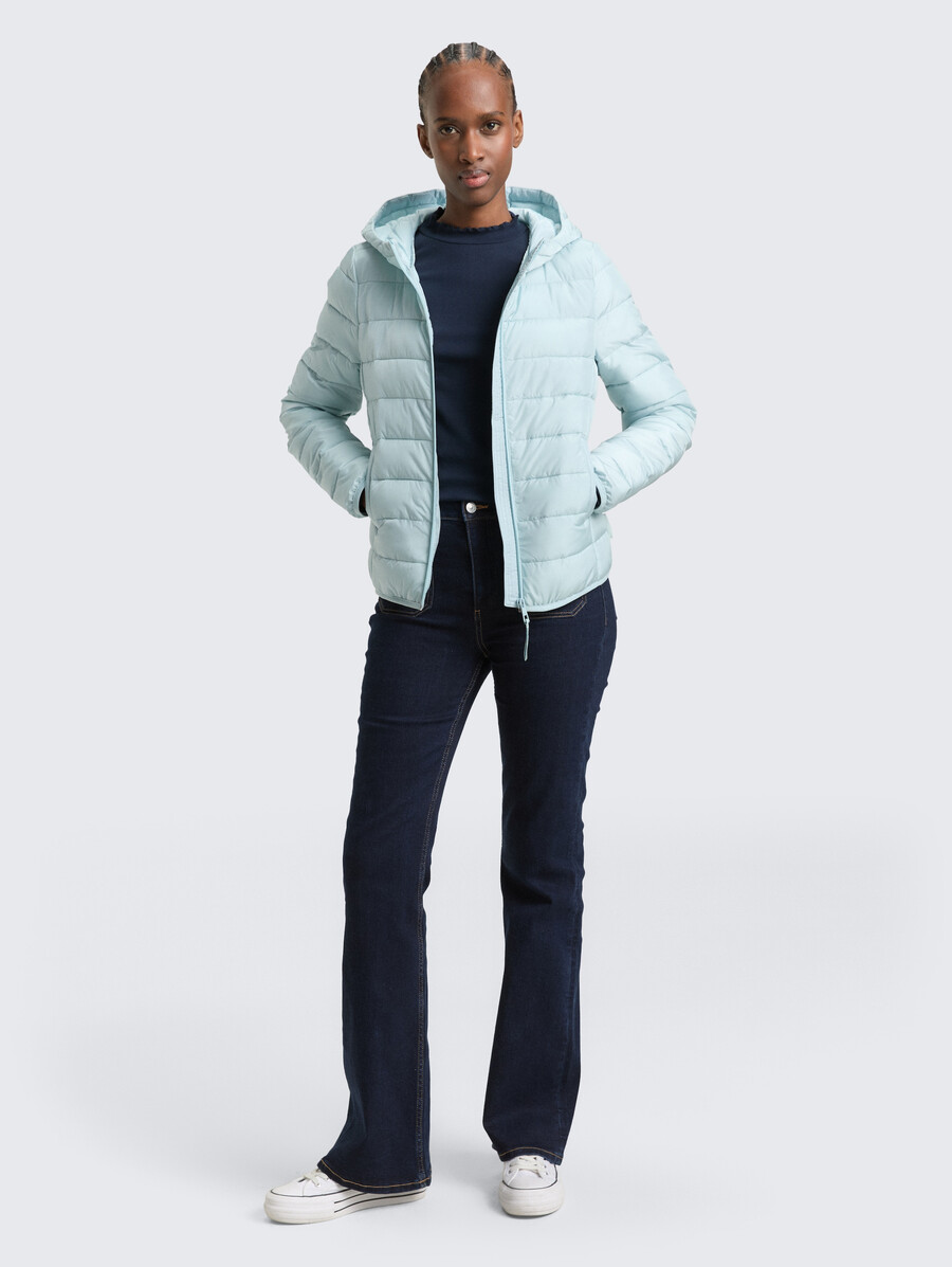 chaqueta acolchada ligera con capucha