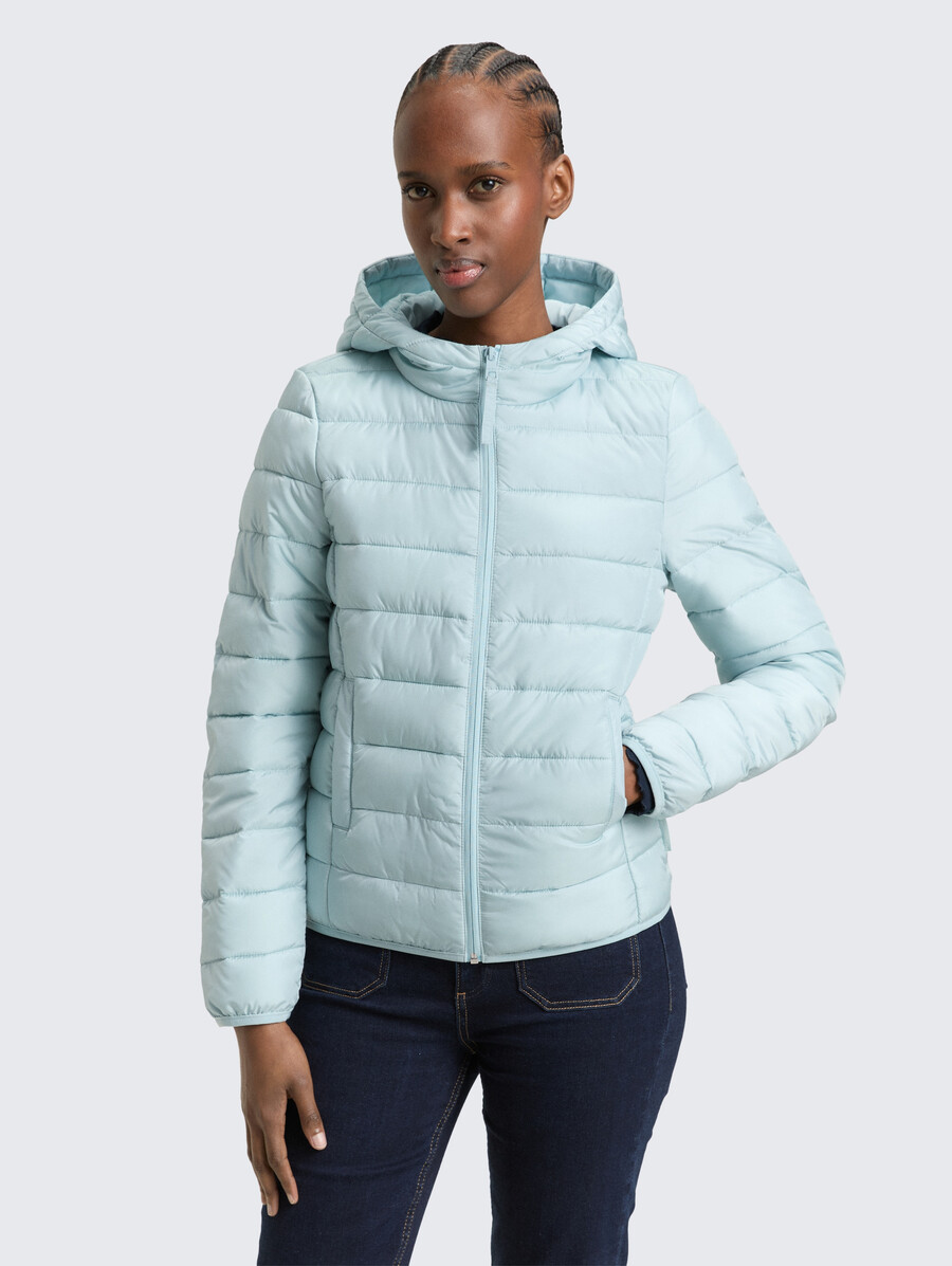 chaqueta acolchada ligera con capucha