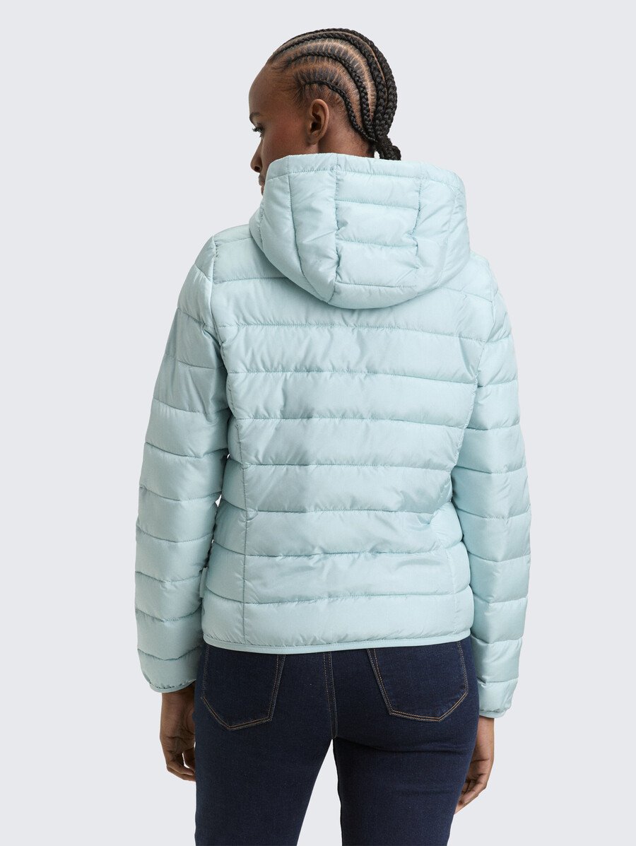 chaqueta acolchada ligera con capucha