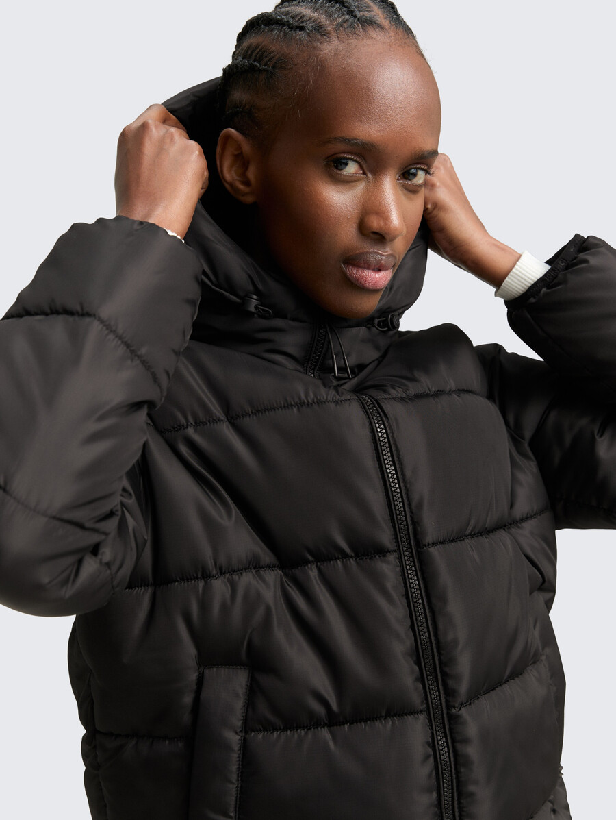 chaqueta acolchada con capucha