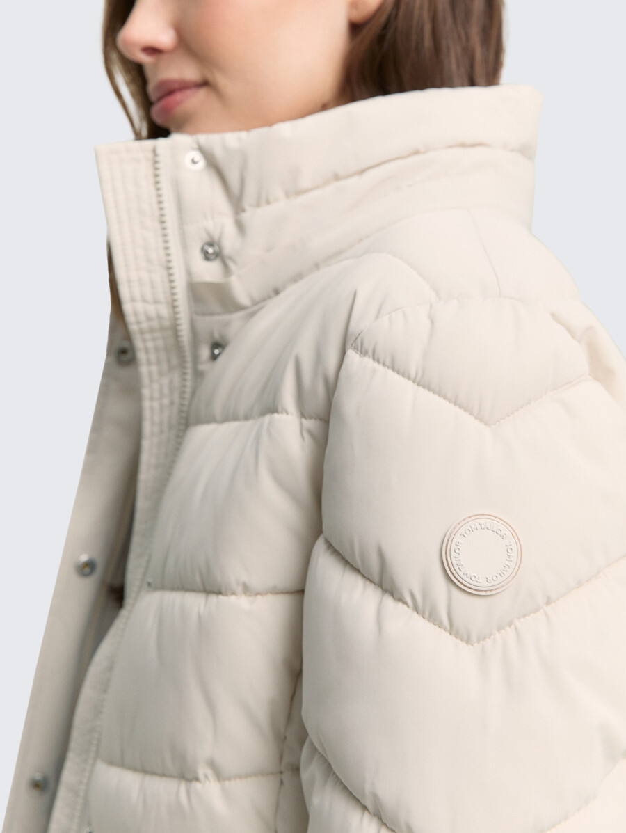 chaqueta acolchada con capucha desmontable