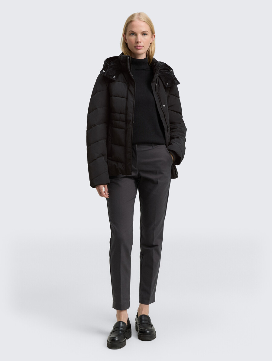 chaqueta acolchada con capucha desmontable