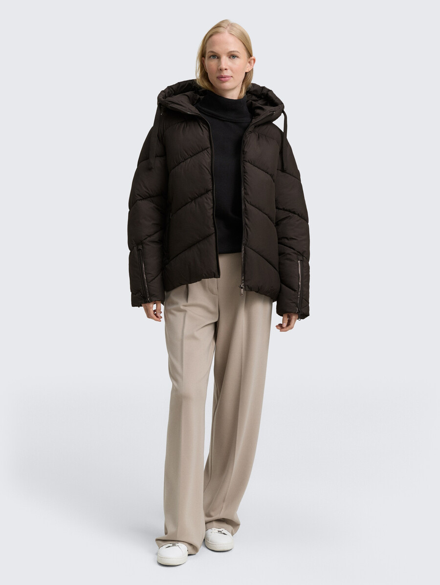 chaqueta acolchada con capucha