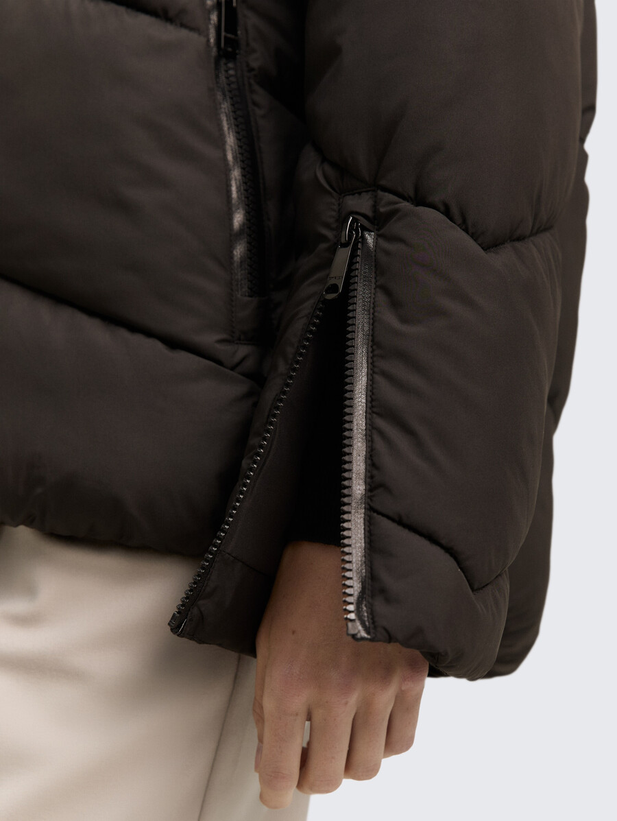 chaqueta acolchada con capucha