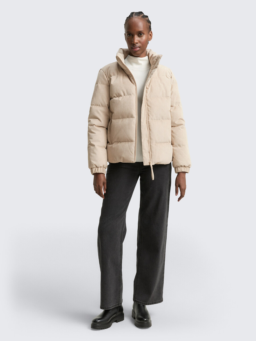 chaqueta acolchada de pana con cuello alto