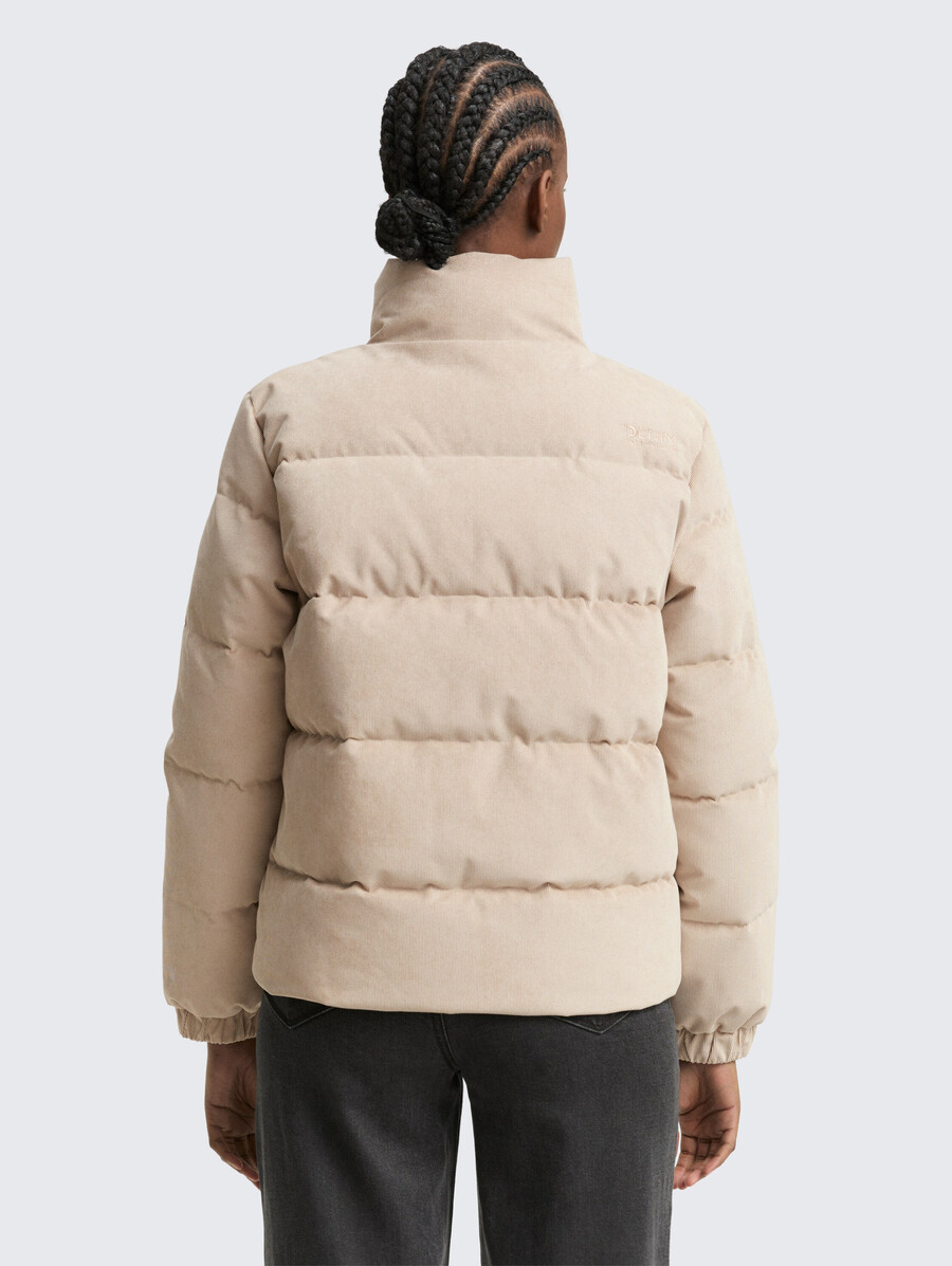 chaqueta acolchada de pana con cuello alto