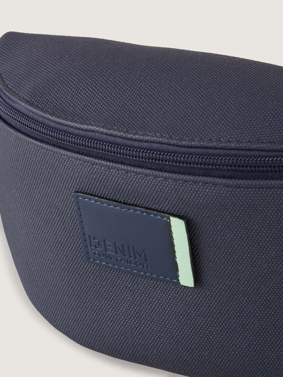 riñonera ttrosie canvas con insignia del logotipo