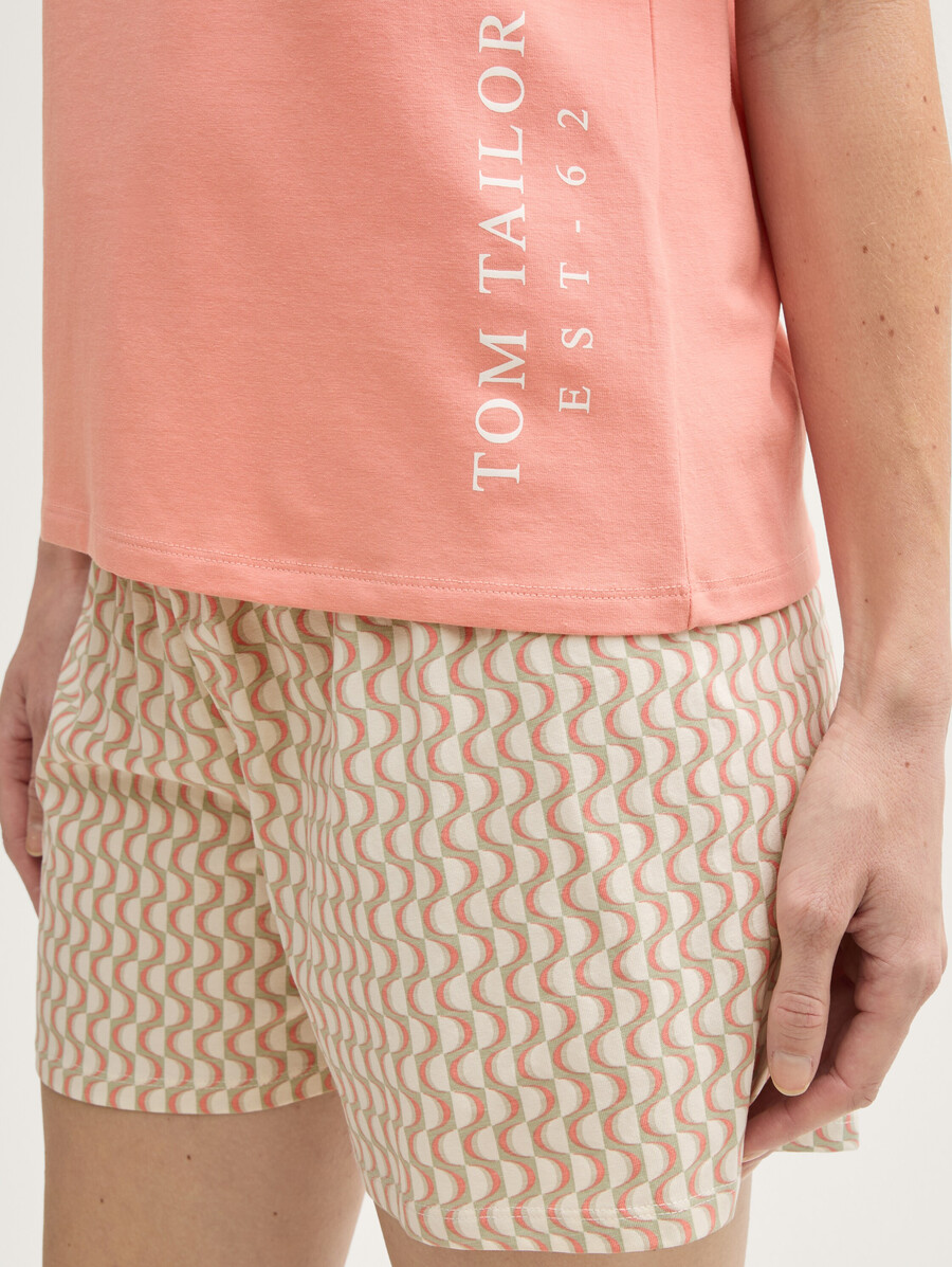 conjunto de pijama con estampado integral