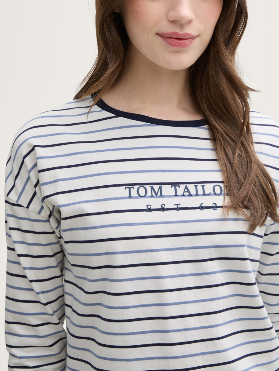 conjunto de pijama con estampado de rayas