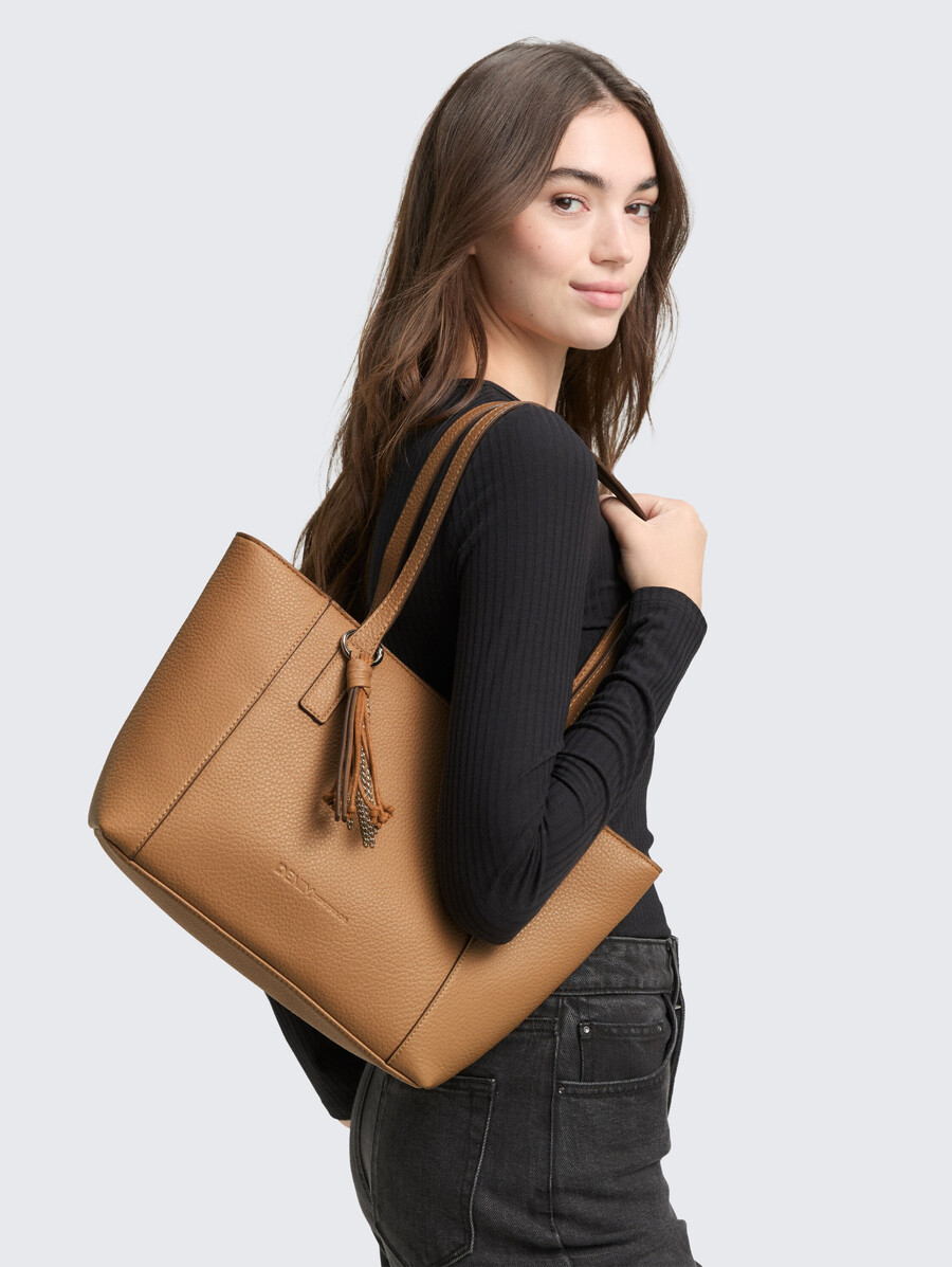 ttpriya l shopper con costuras decorativas
