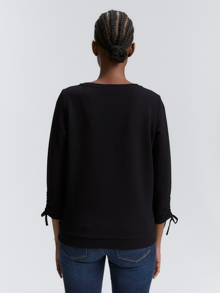 sudadera con mangas fruncidas