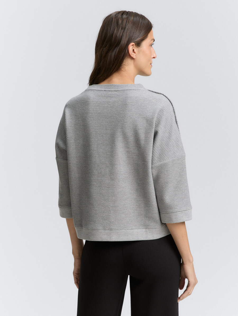sudadera con detalles de botones