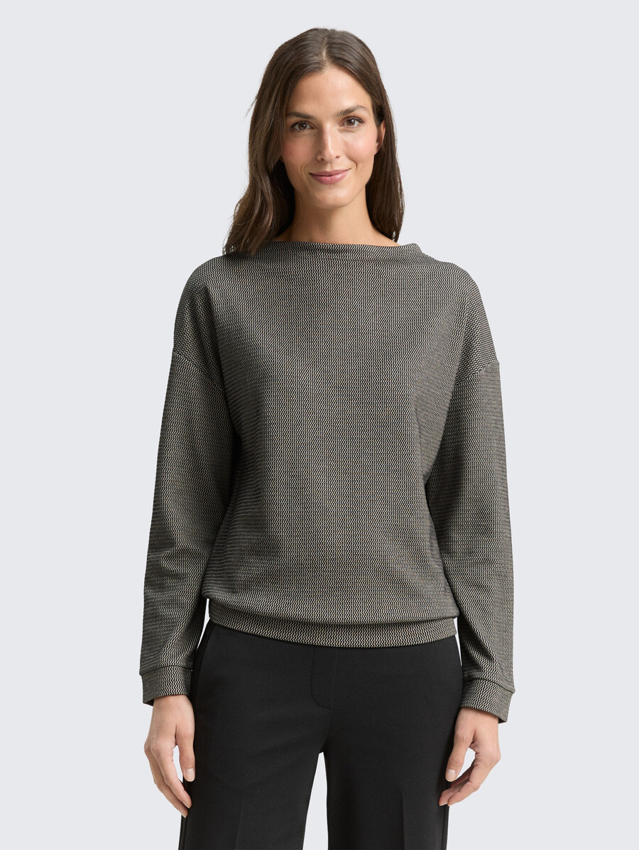 sudadera holgada con cuello alto
