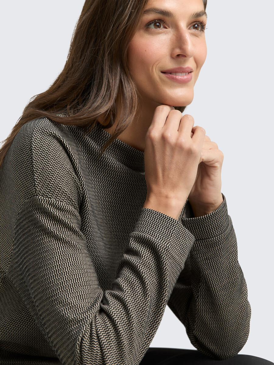 sudadera holgada con cuello alto