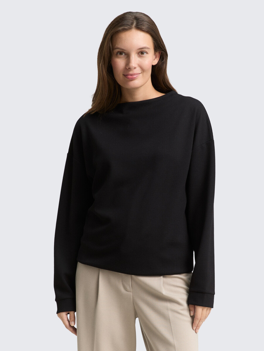 sudadera holgada con cuello alto