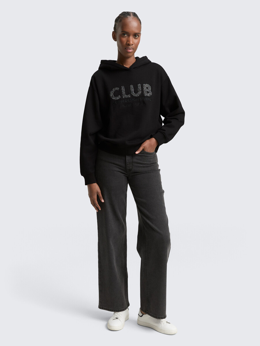 sudadera con capucha de gran tamaño y apliques de purpurina