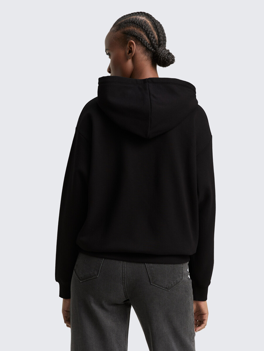 sudadera con capucha de gran tamaño y apliques de purpurina
