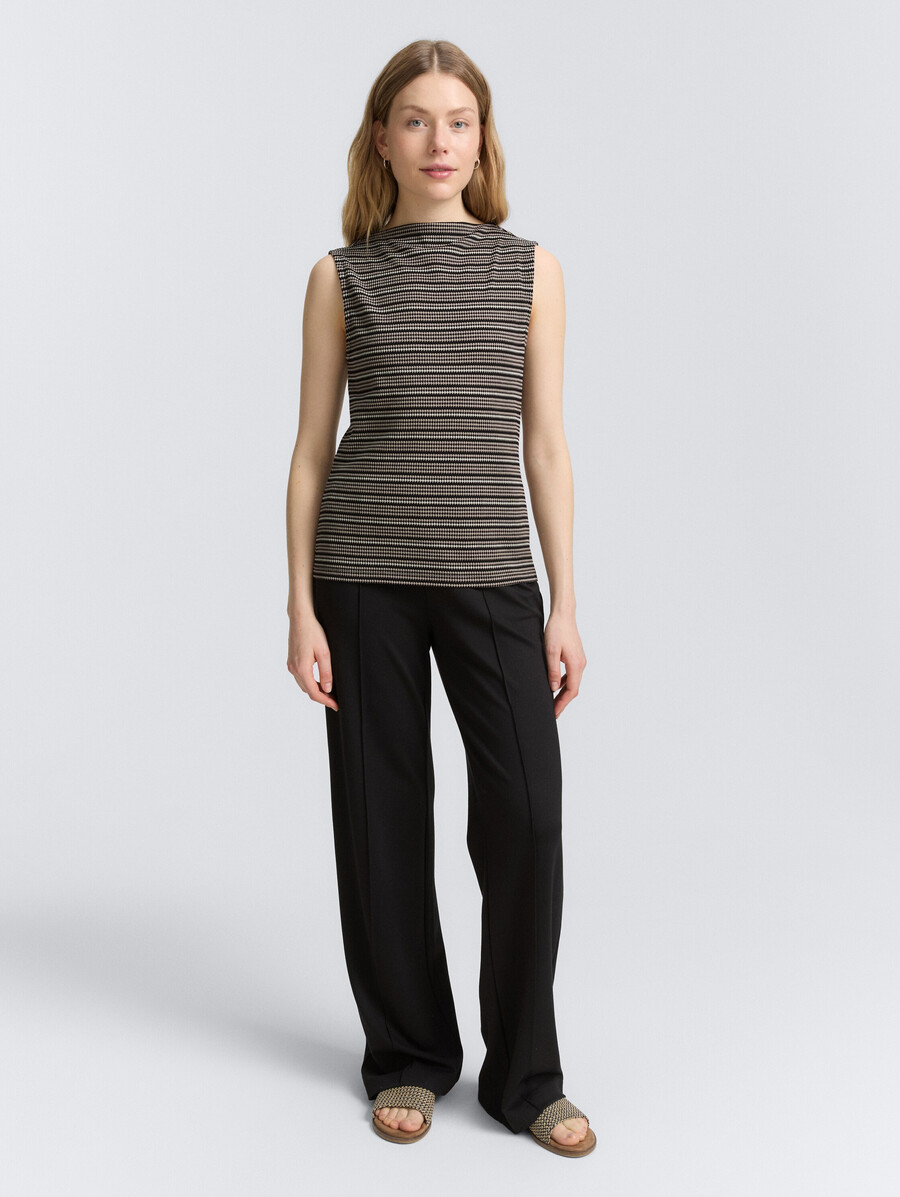 top jacquard con cuello alto