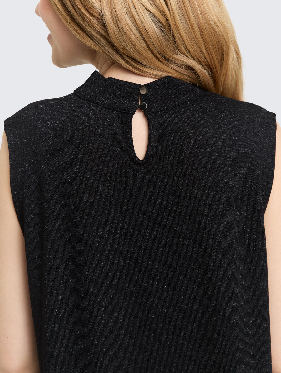 top con efecto brillo