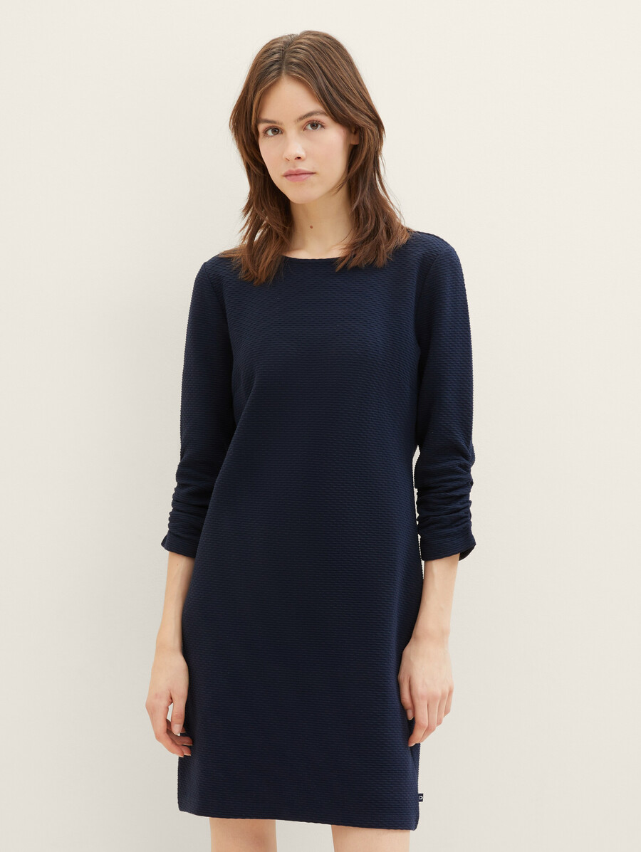 mini vestido con mangas 34