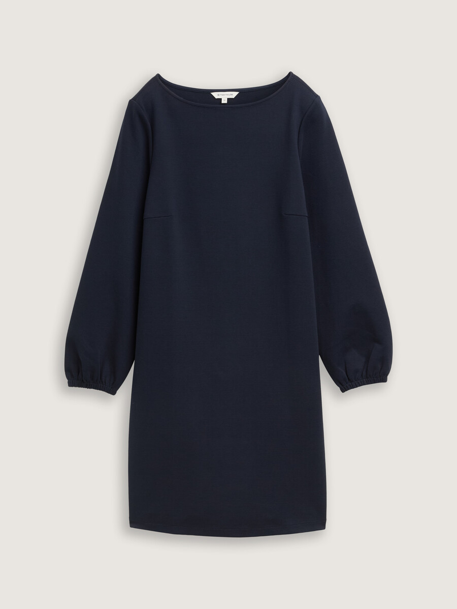 vestido hasta la rodilla con estructura.