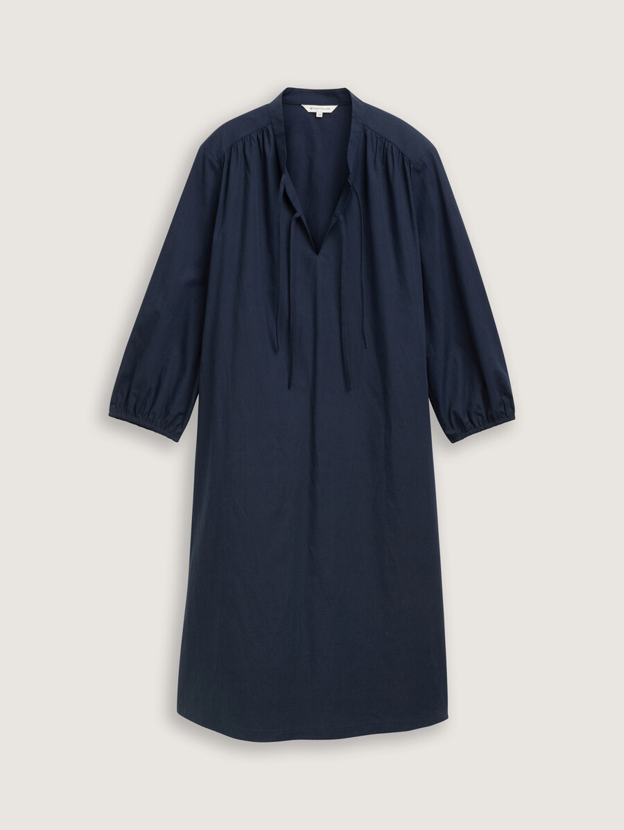 vestido con detalles de cordones
