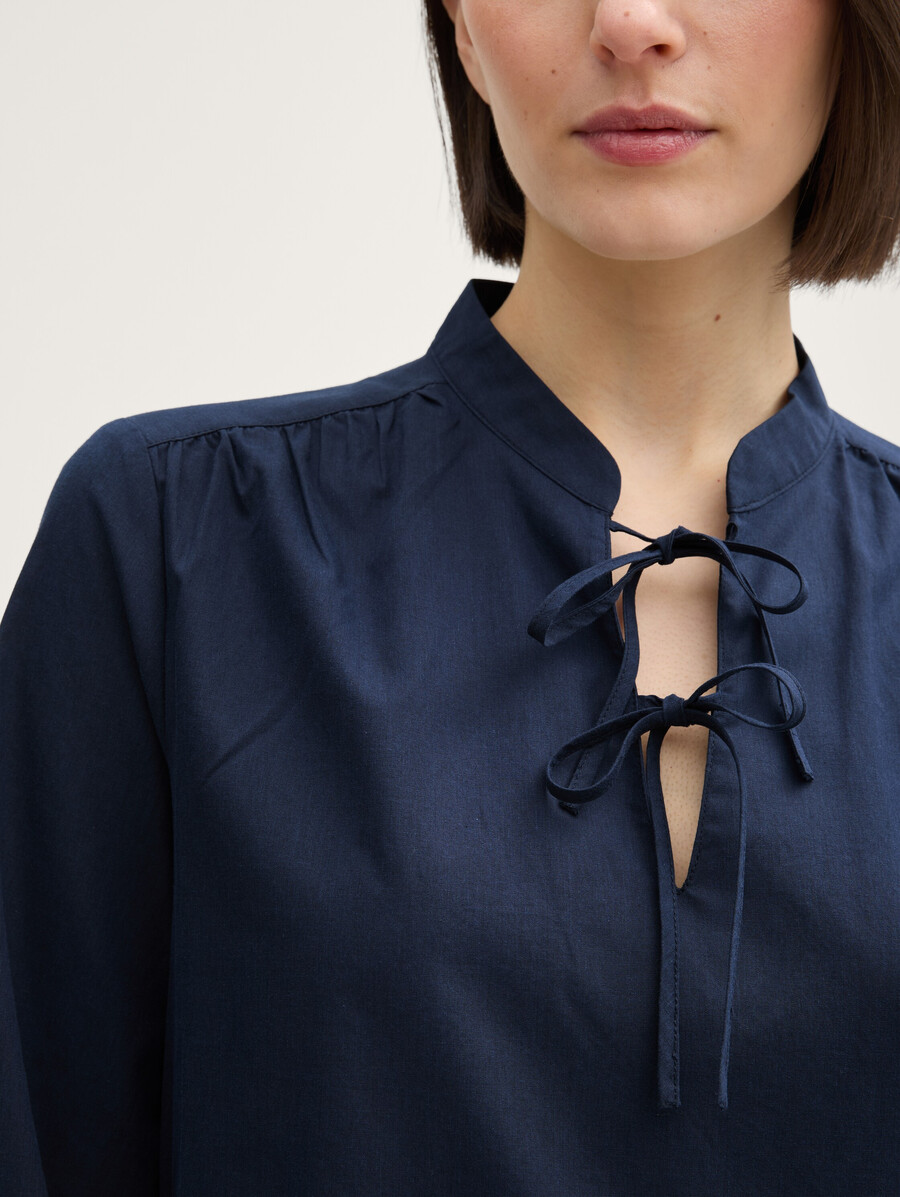vestido con detalles de cordones