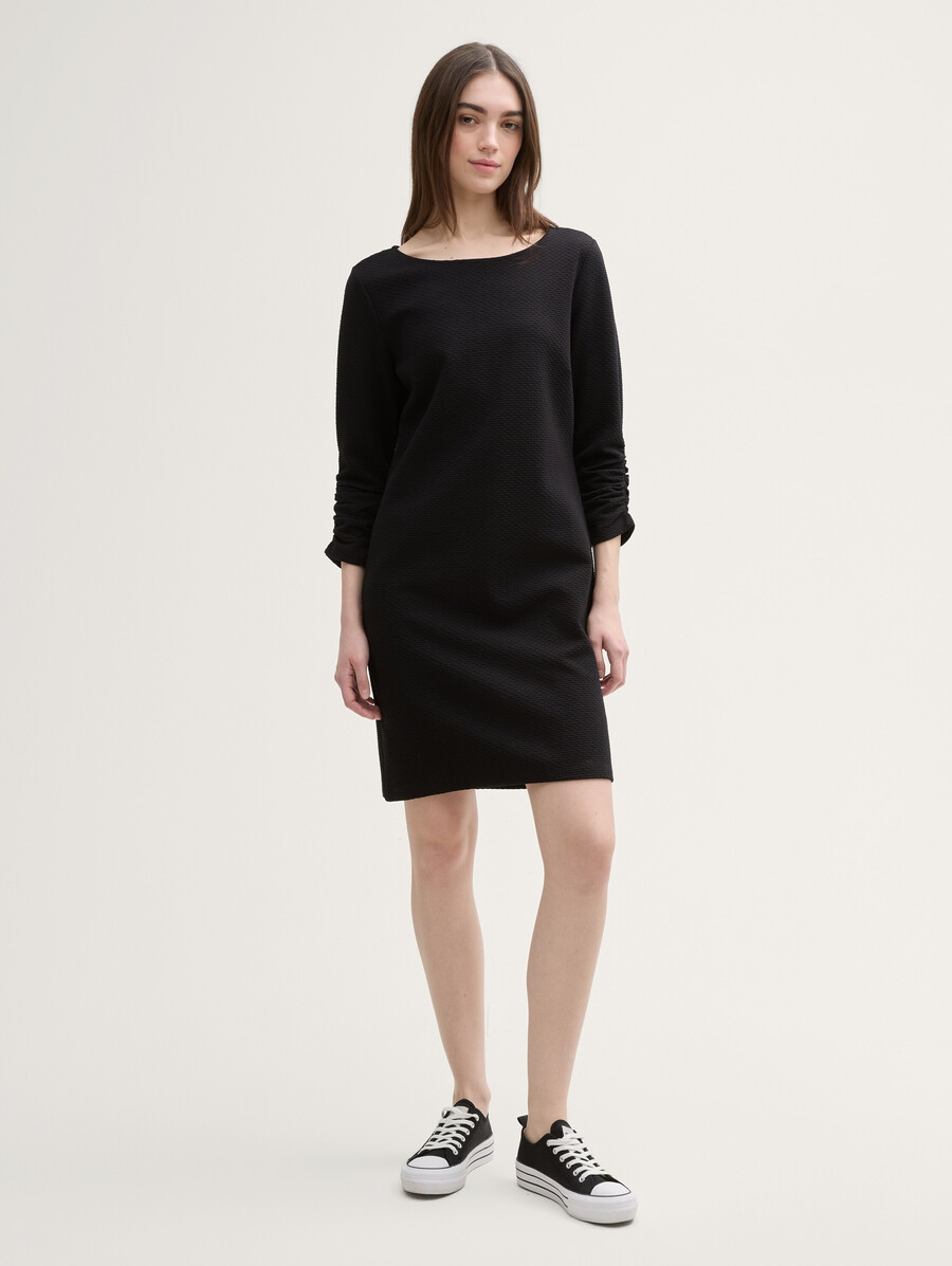 mini vestido con mangas 34