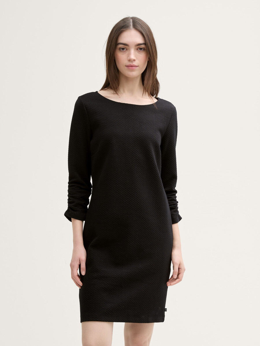 mini vestido con mangas 34