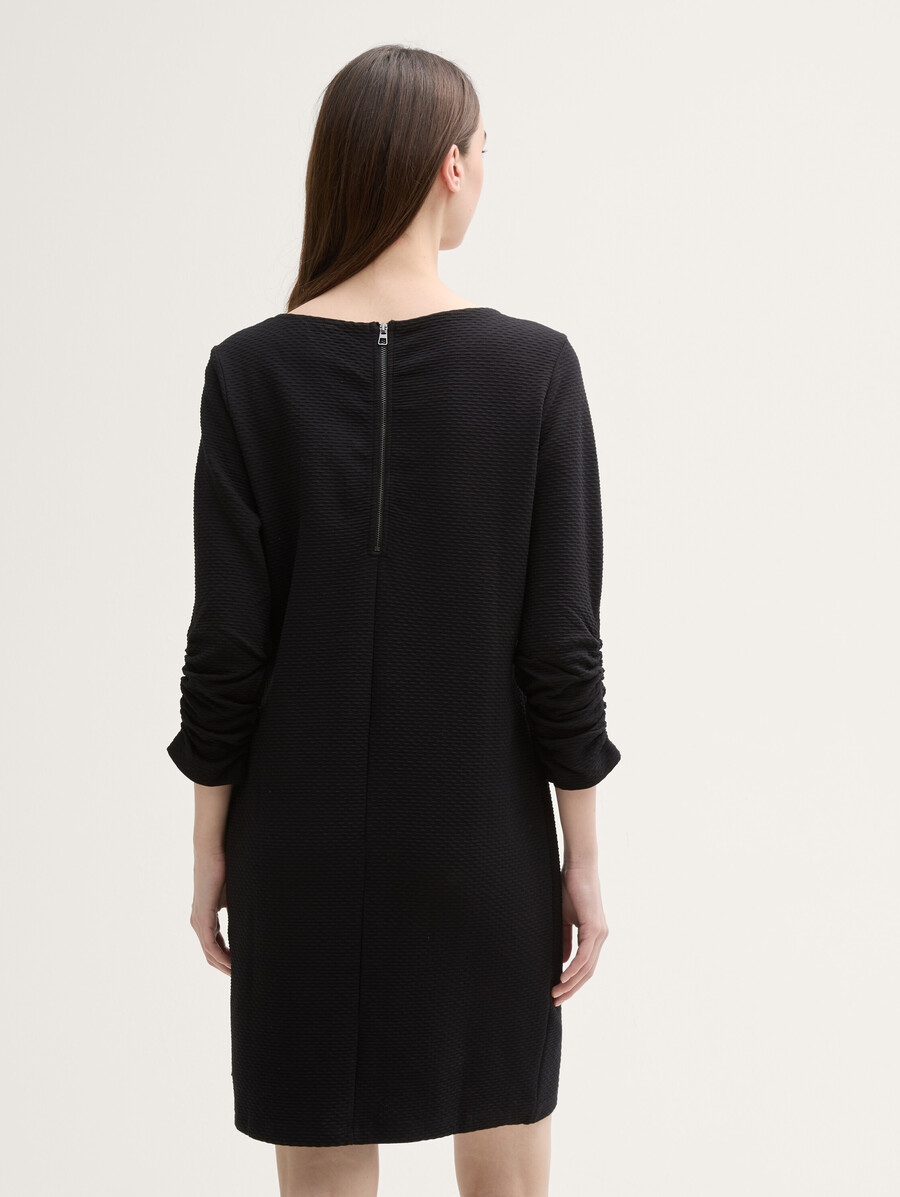 mini vestido con mangas 34
