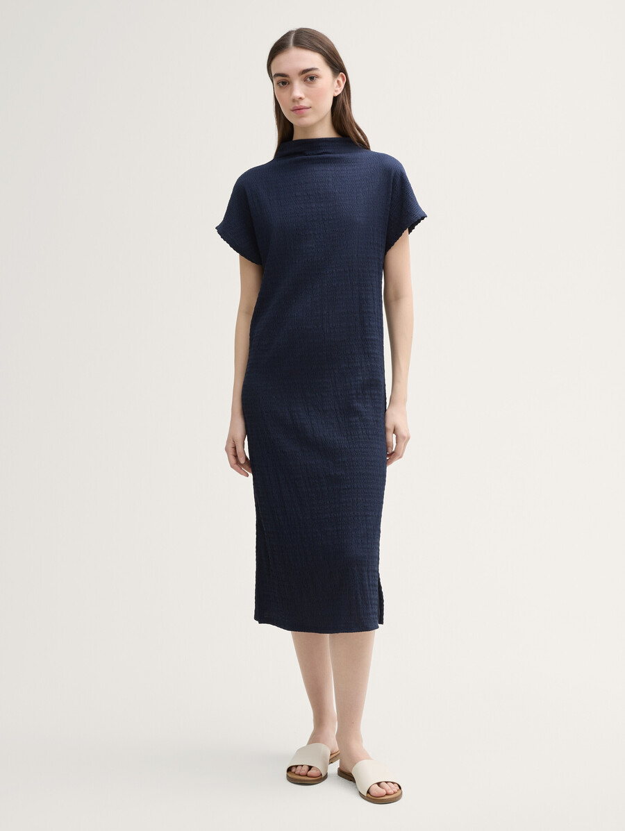 vestido midi con cuello alto