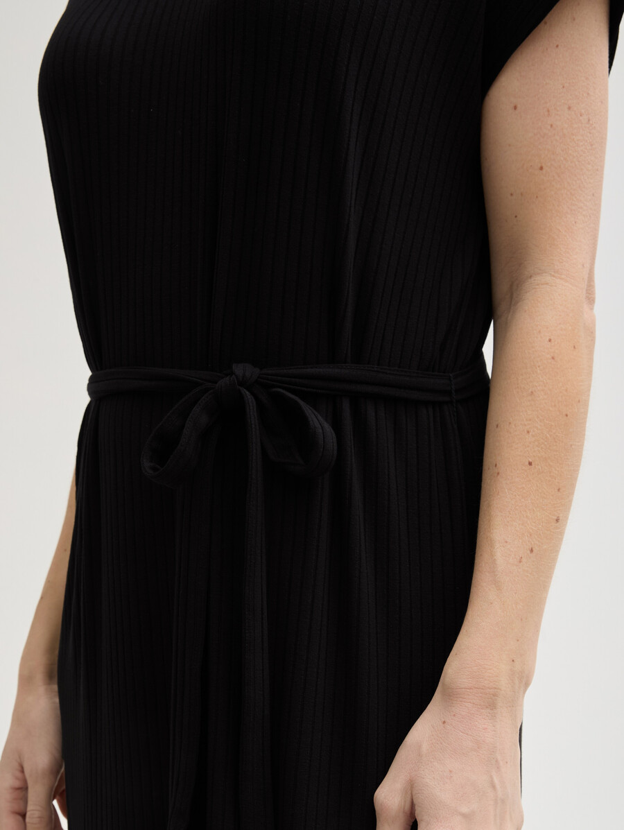 vestido midi de canalé con cinturón