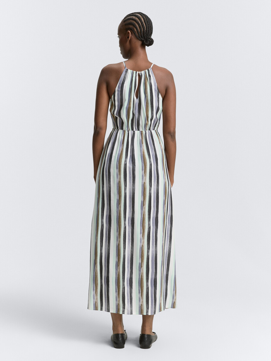 vestido largo con cuello halter