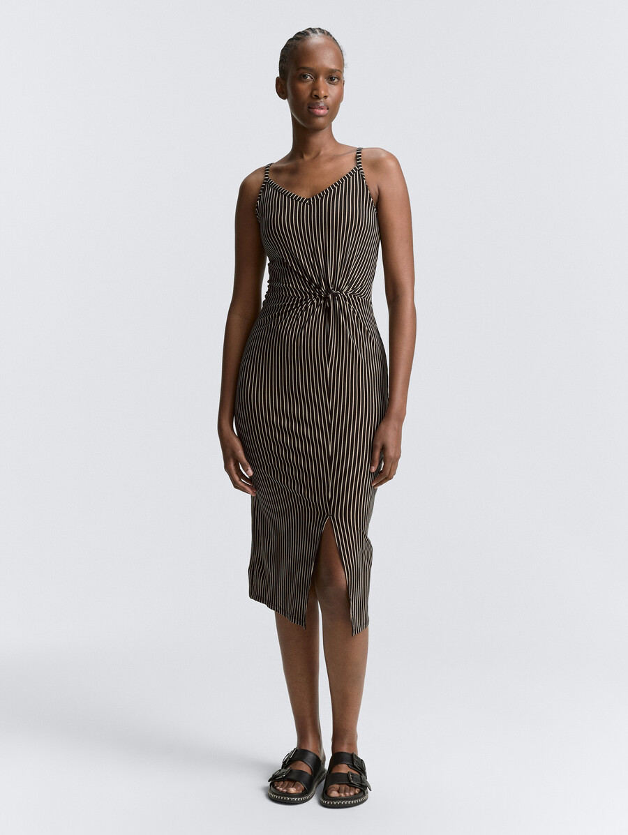 vestido midi de tirantes con detalle retorcido