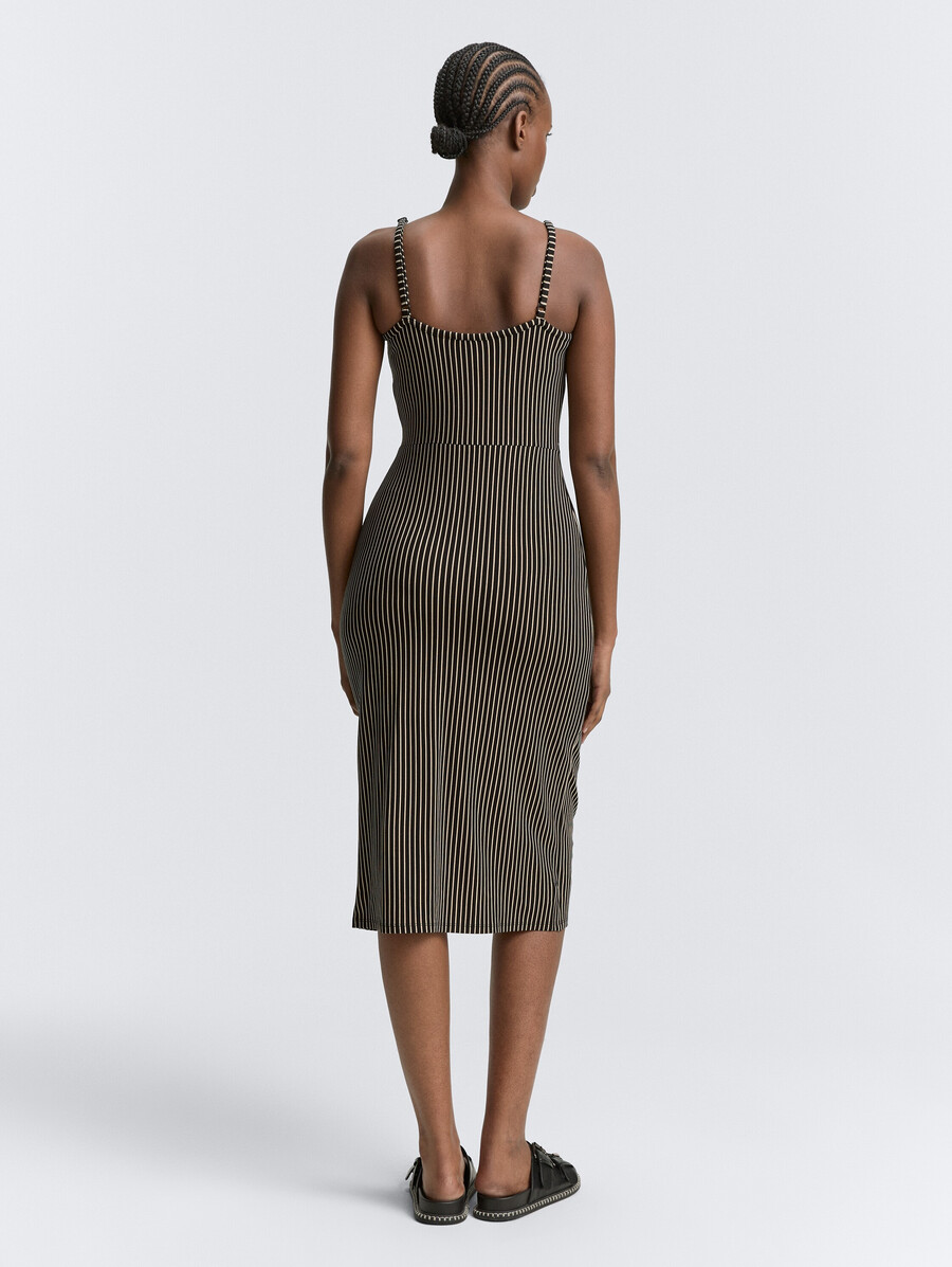 vestido midi de tirantes con detalle retorcido