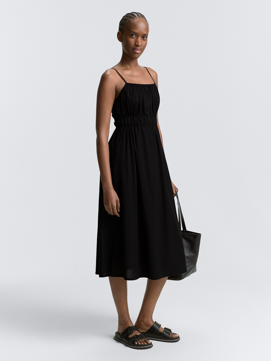 vestido midi de tirantes con lino