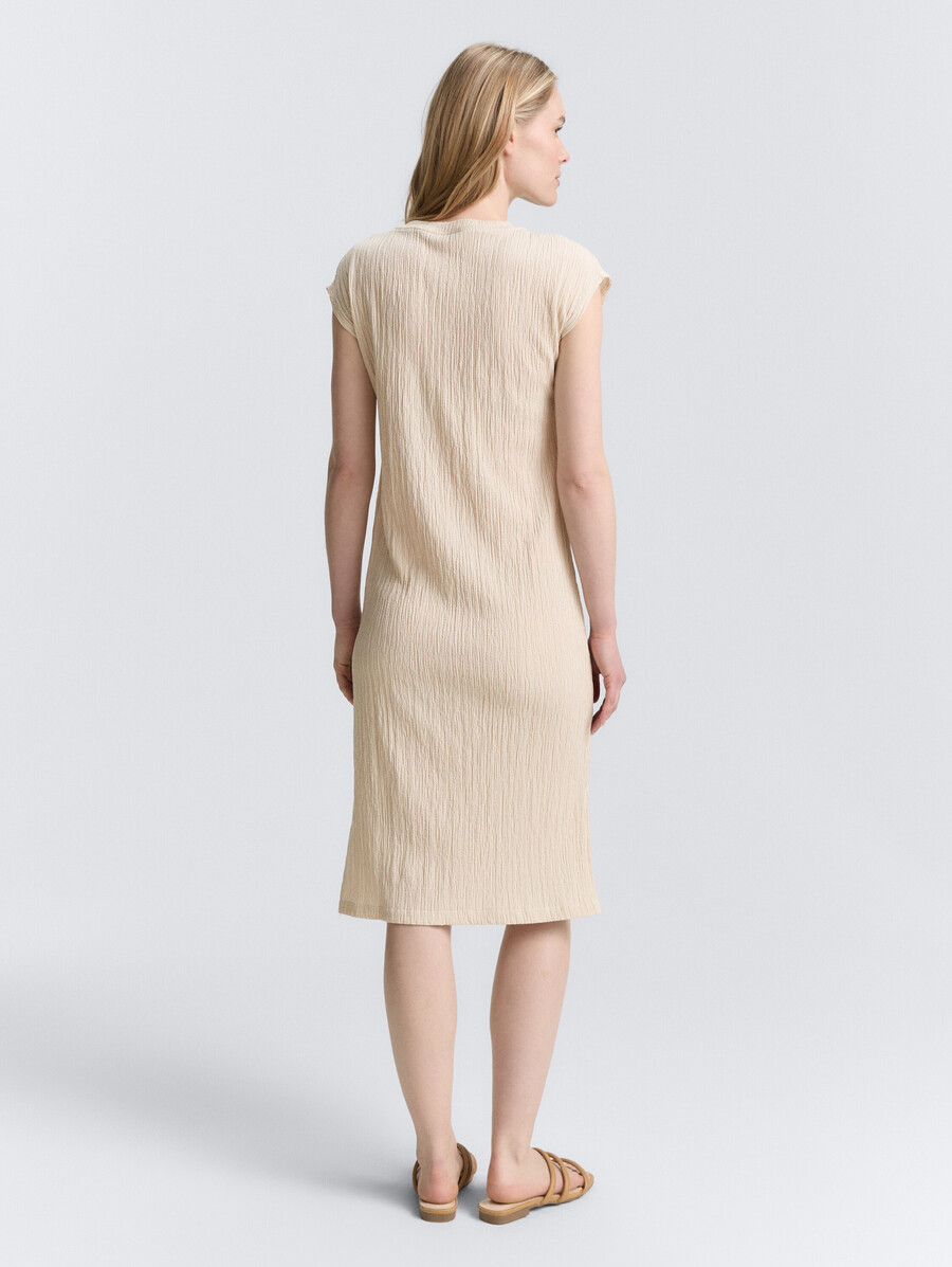 vestido arrugado