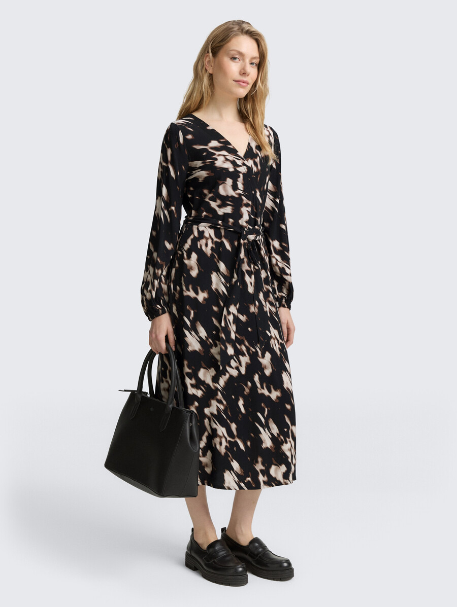 vestido cruzado con estampado