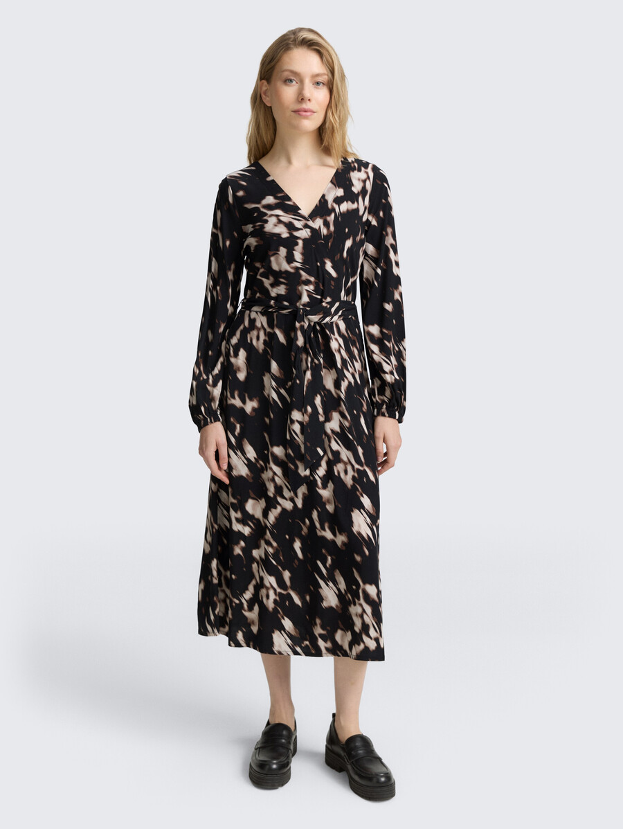 vestido cruzado con estampado