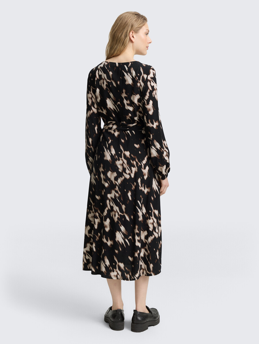 vestido cruzado con estampado