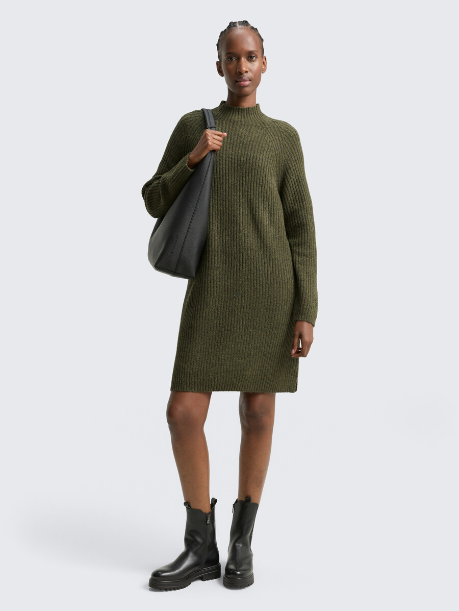 vestido de punto con cuello alto