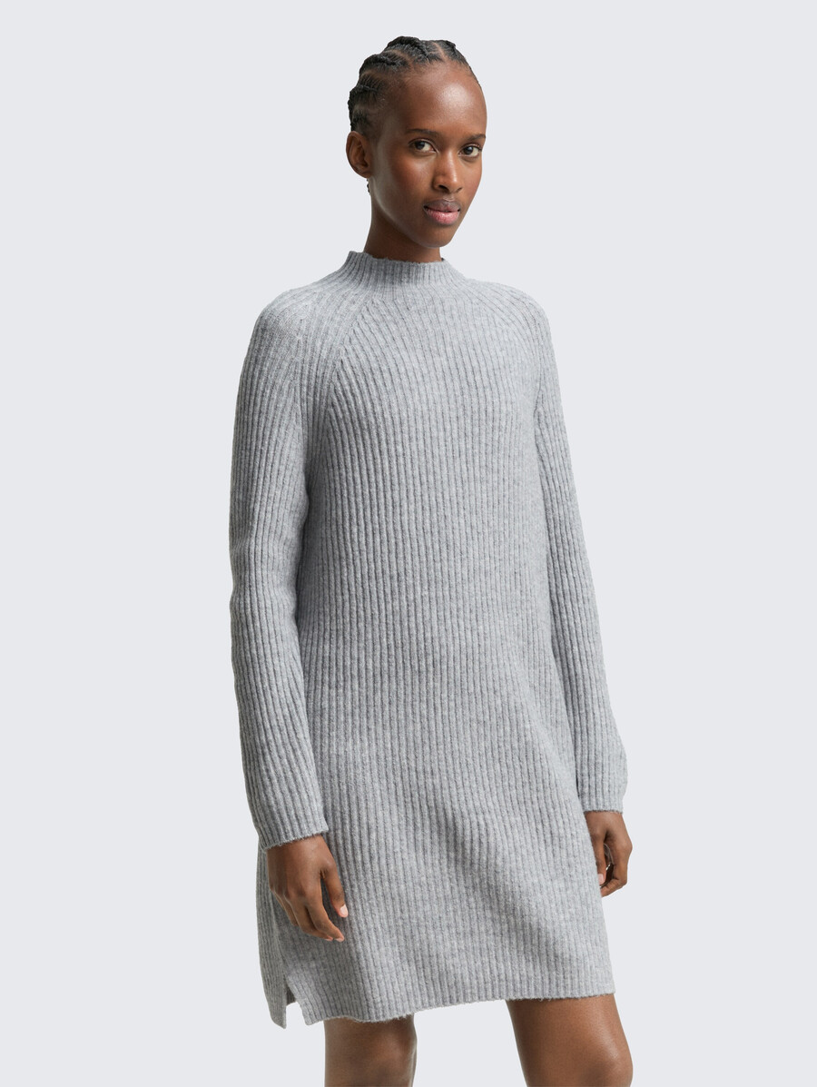 vestido de punto con cuello alto