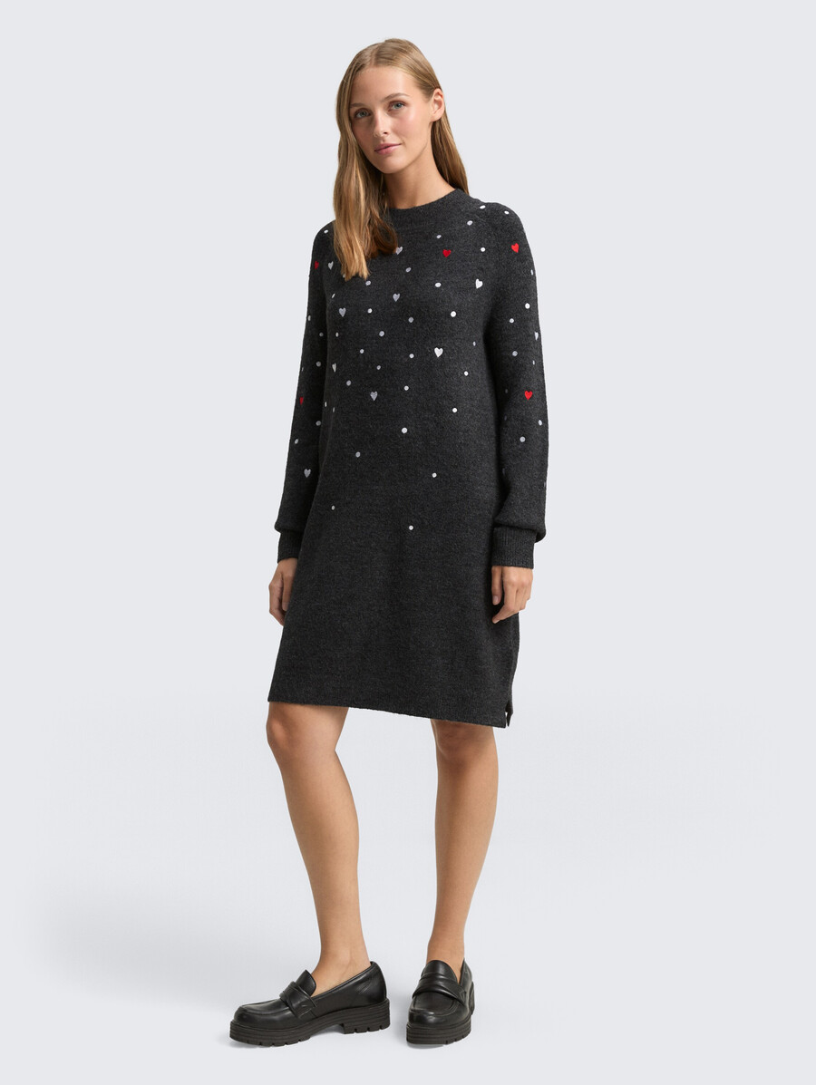 mini vestido con bordado de corazón