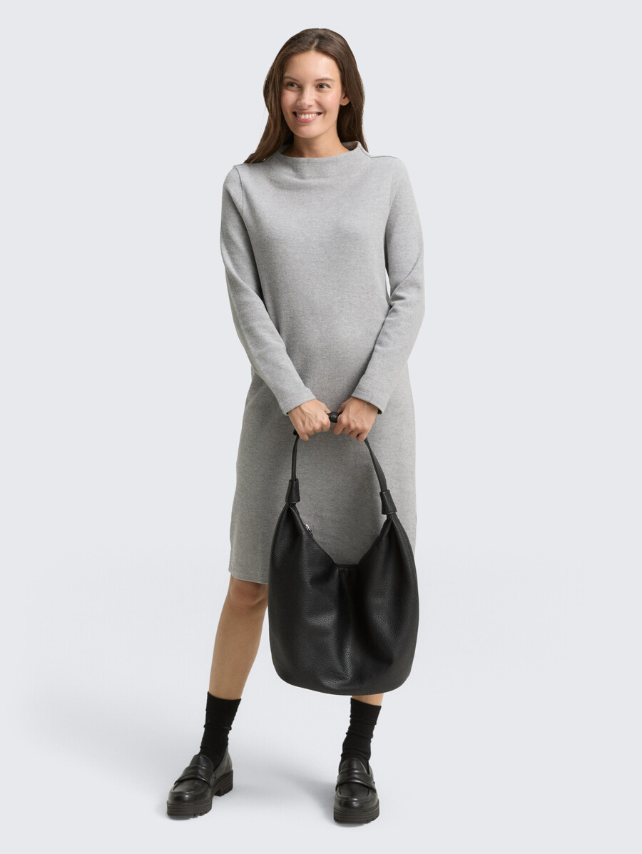 vestido acogedor con cuello alto