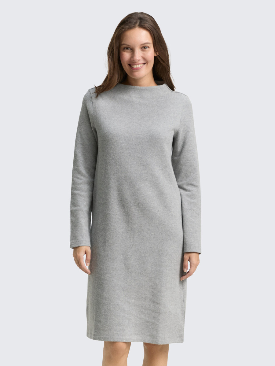 vestido acogedor con cuello alto