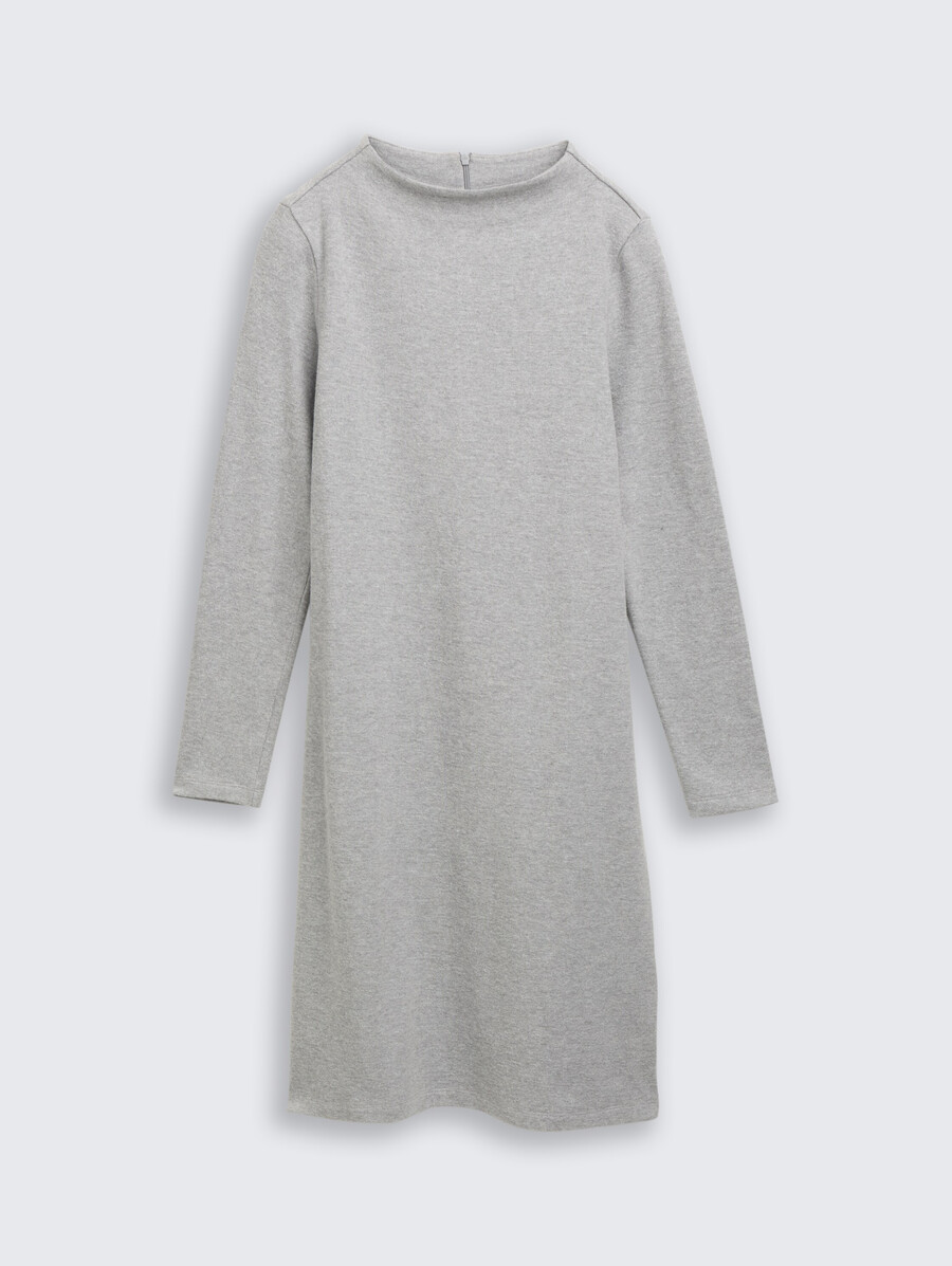 vestido acogedor con cuello alto