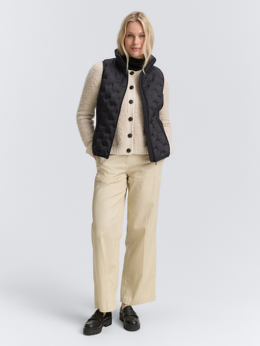 chaleco acolchado ligero con cuello alto