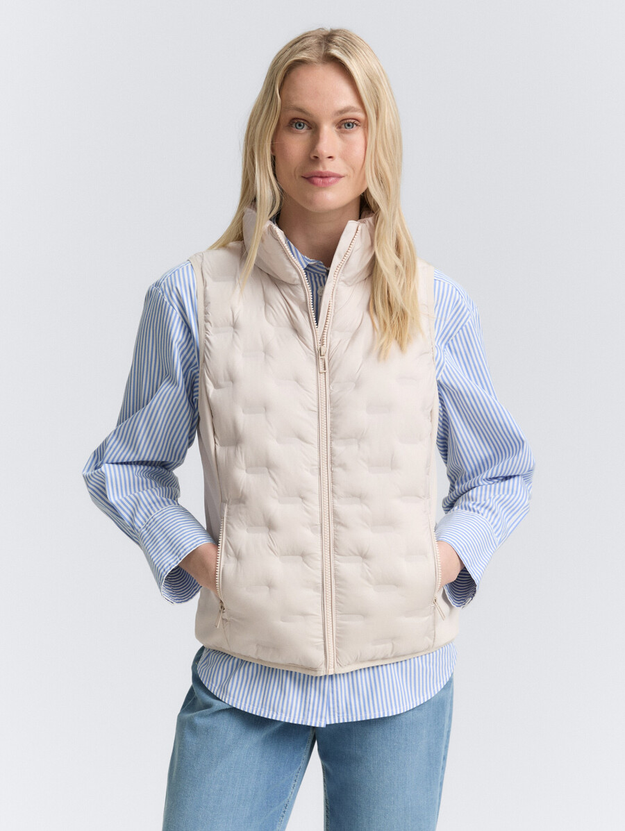 chaleco acolchado ligero con cuello alto