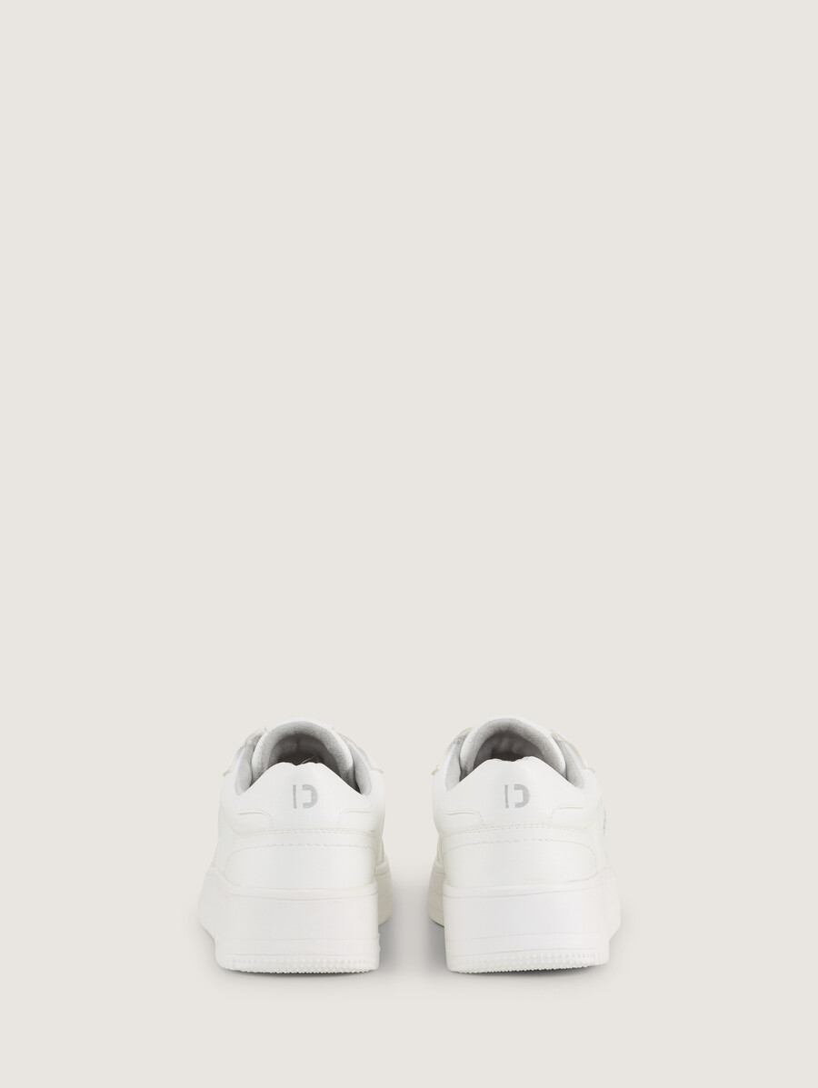 zapatillas con suela elevada