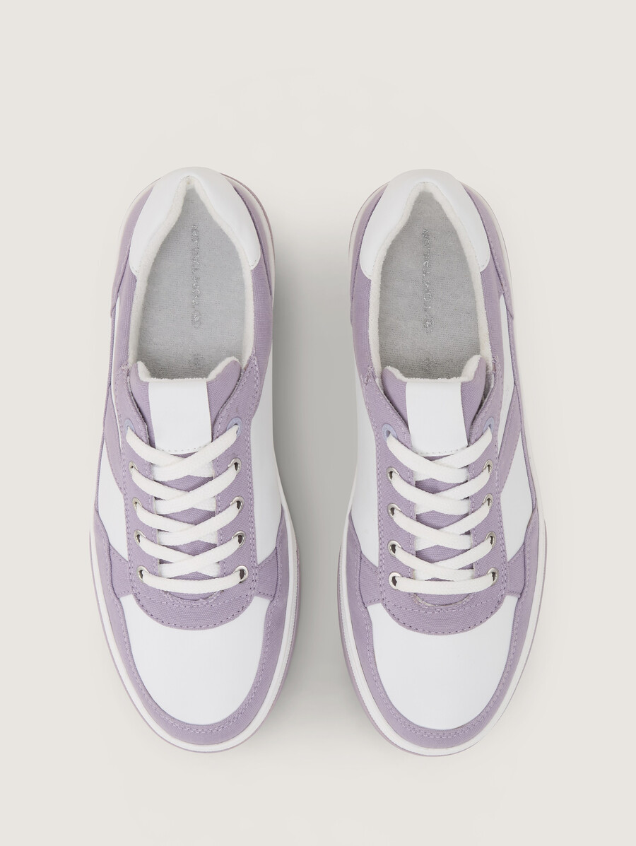 zapatillas con bloques de color